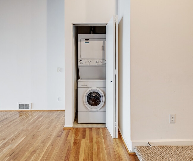 Building Photo - 355 Bryant St