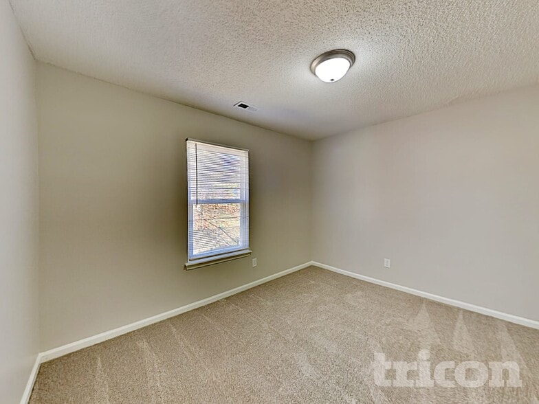 Building Photo - 8009 Vermilion Dr