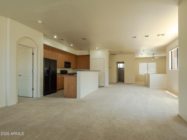 Building Photo - 705 W Queen Creek Rd