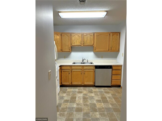 Building Photo - 831 Highview Dr