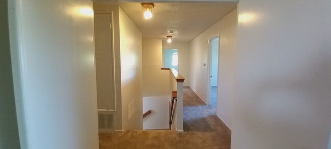 Building Photo - Got Room? - Paradise Valley Home Is Expansive!