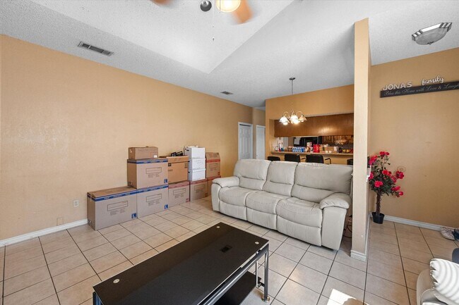 Building Photo - Quiet Cedar Hill Duplex on a Cul-d-sac