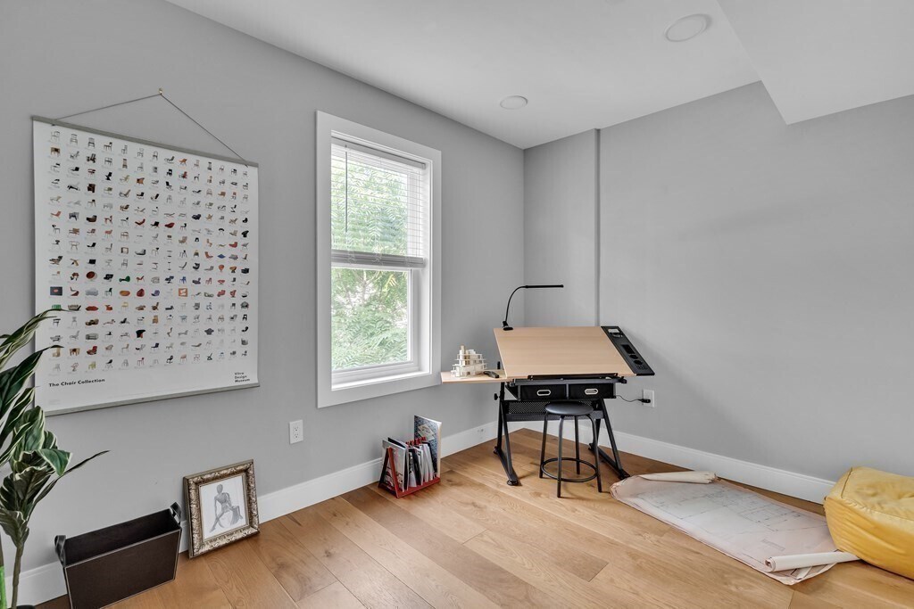 Building Photo - 19 Plymouth St