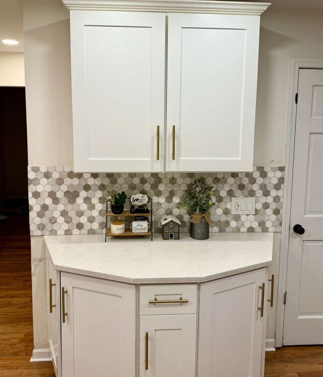 Building Photo - 2071 Madison Ave