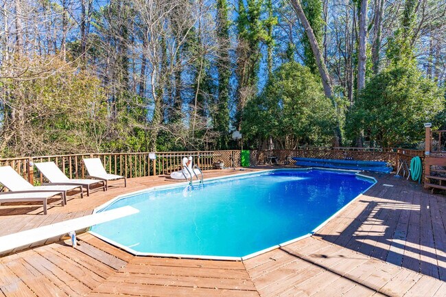 Building Photo - 750 SE Maynard Rd