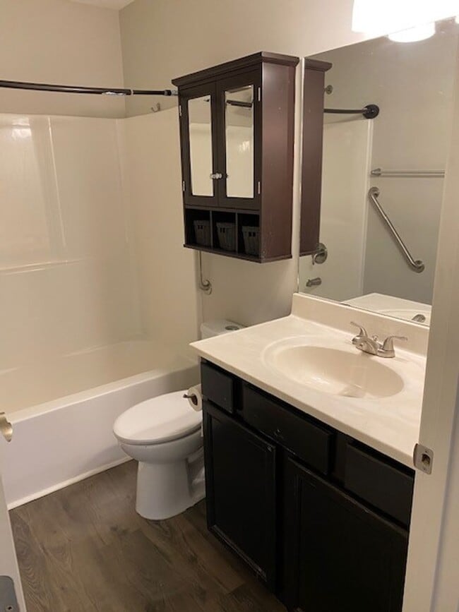 Building Photo - Coming soon! Nice remodeled 2 bedroom dupl...