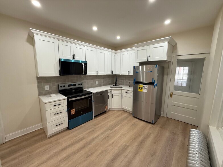 Building Photo - 133 S 15th St