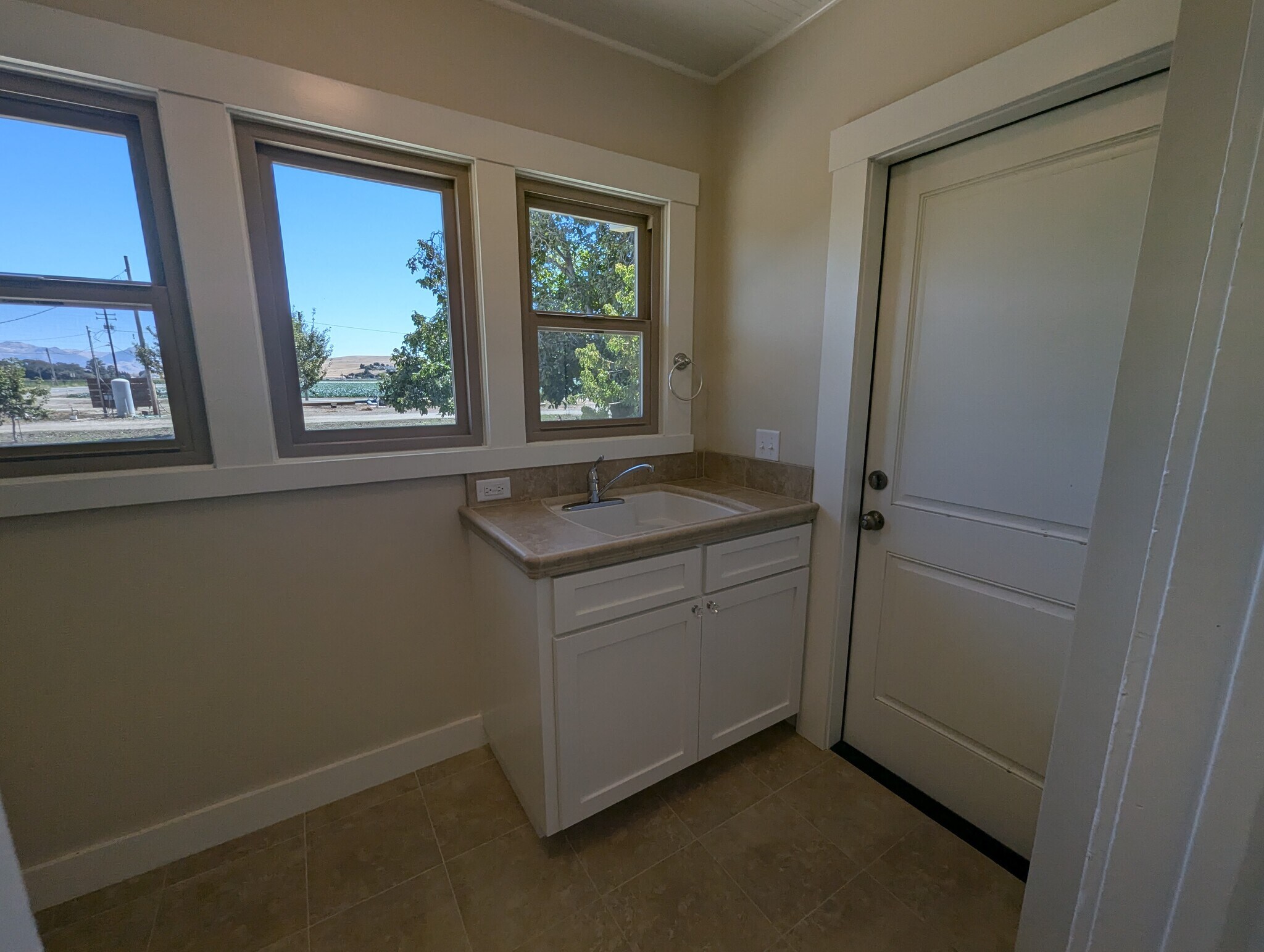 Building Photo - 211 Freitas Rd