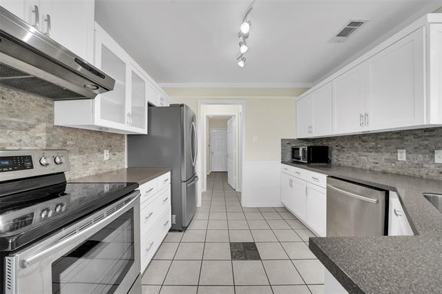Building Photo - 3115 Creekside Dr
