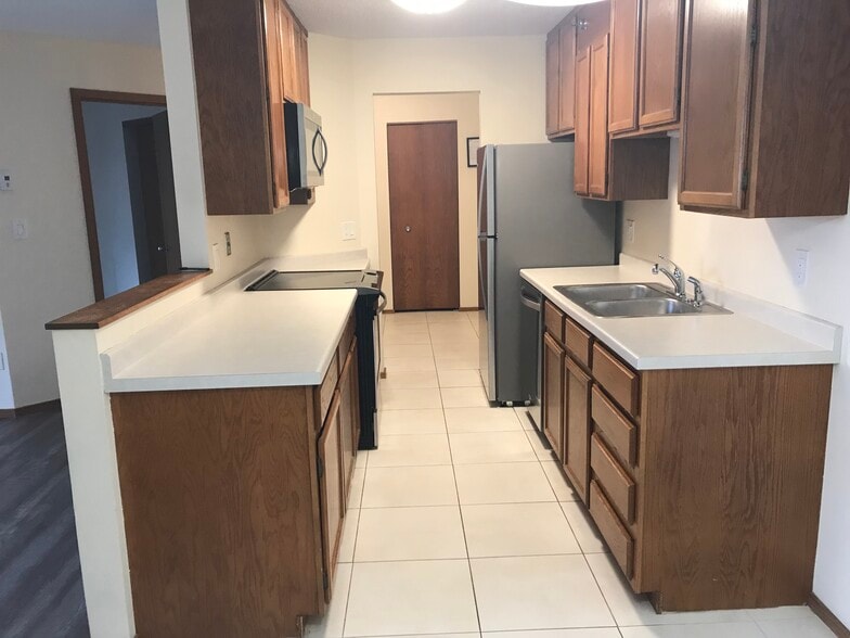 Kitchen - 433 S 7th St