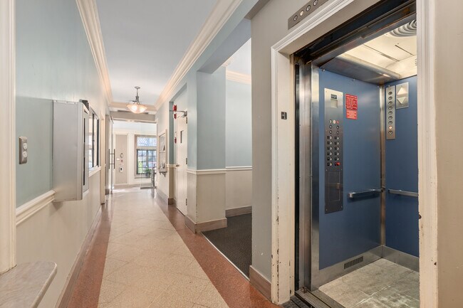 Building Photo - 1101 L St NW