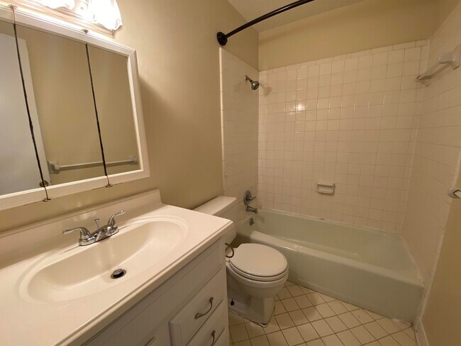 Building Photo - 2506 Waldemar Ln