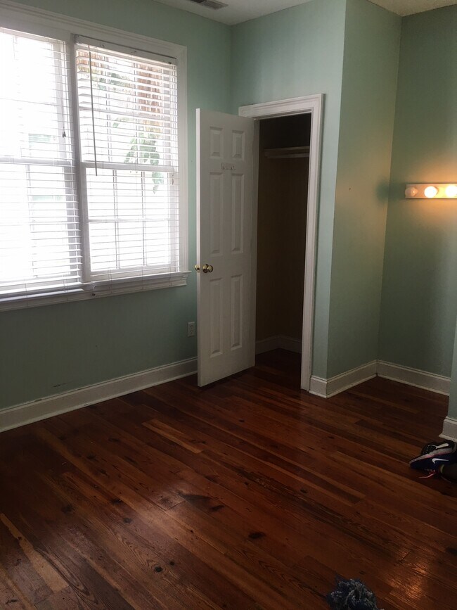 Building Photo - 17 Felix St