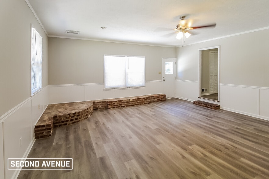 Building Photo - 721 Bluebird Dr SE