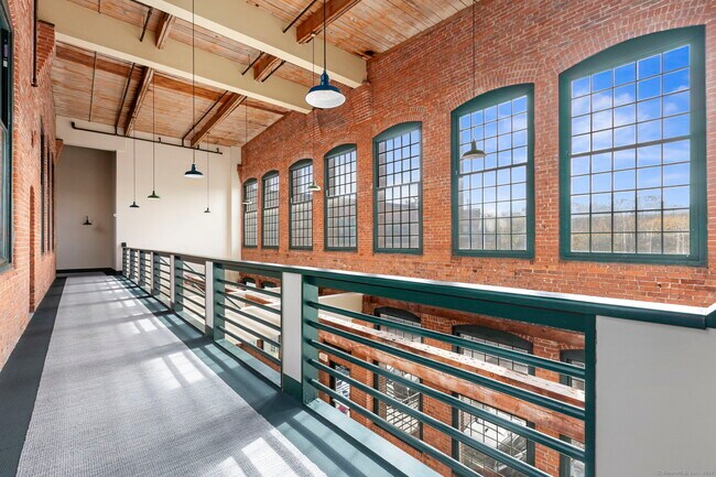 Building Photo - 25 Grand St