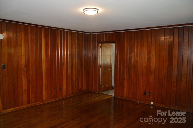 Building Photo - 619 Salisbury Rd