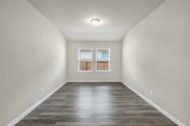 Building Photo - 102 Greenspire Ln