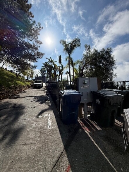 Building Photo - 24690 W Saddle Peak Rd