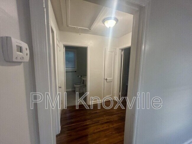 Building Photo - 926 Ledgerwood Ave