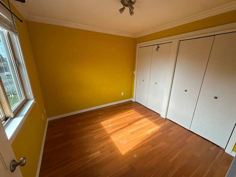 Building Photo - 701 S 59th St