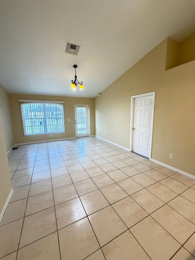 Building Photo - Move in SPECIAL $500 off 1st Months' Rent- Now Available — Charming Single-Family Home