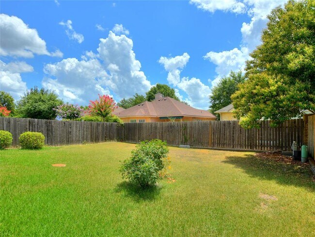 Building Photo - 10215 River Plantation Dr