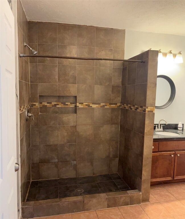 Building Photo - 4911 Oleander St