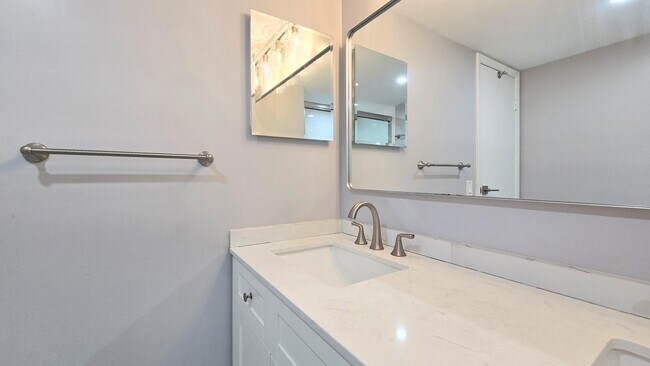 Building Photo - 3100 W Rolling Hills Cir