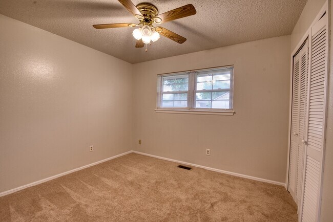 Building Photo - 301 Ellison St