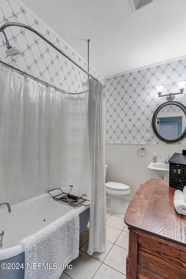 Building Photo - 68 Saragossa St