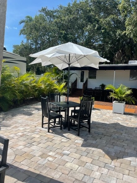 Entertain Friends - 11330 S Indian River Dr