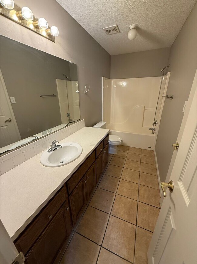 Building Photo - 1826 Ingalls Ln