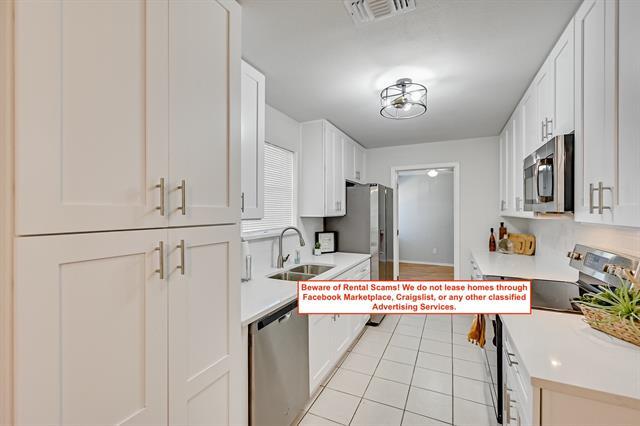 Building Photo - 320 Gardenia Ct