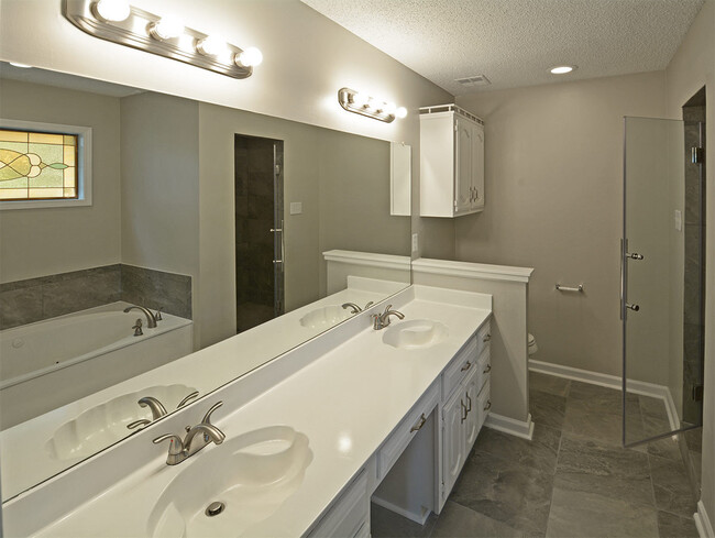 Building Photo - 4 Bed, 3 Bath. In Cordova Near Rockcreek P...