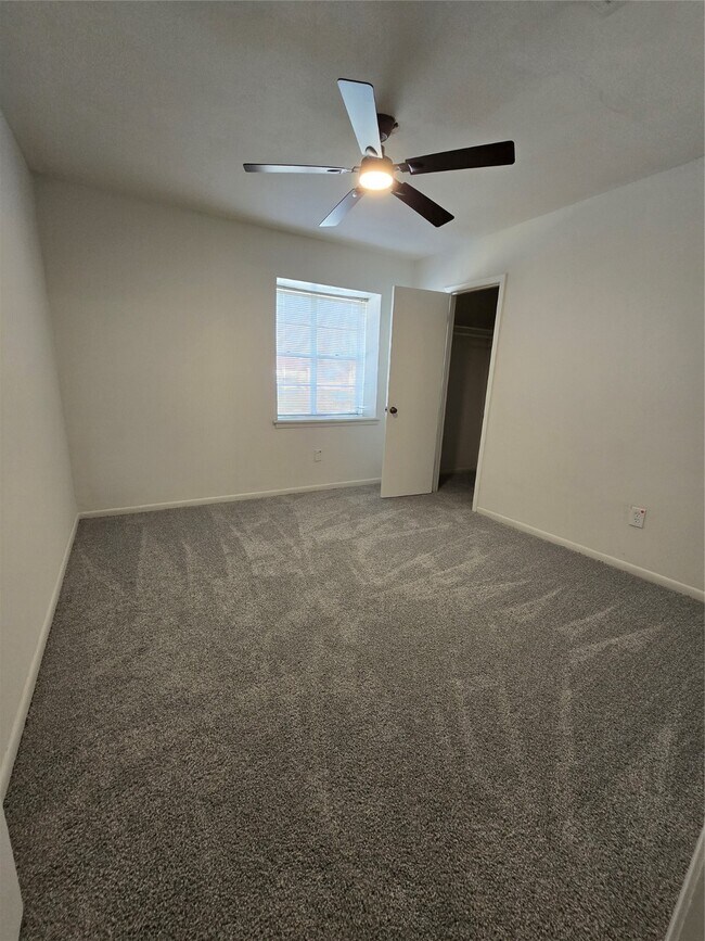 Building Photo - 11931 Tanager St