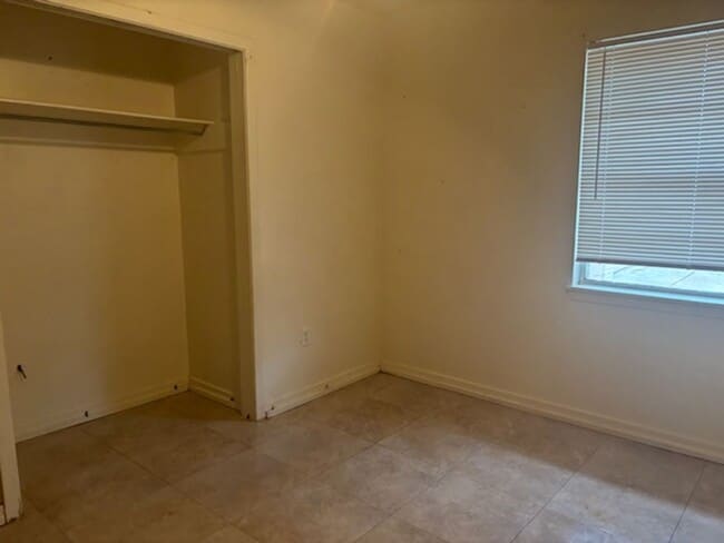 Building Photo - 5866 Kinder Dr