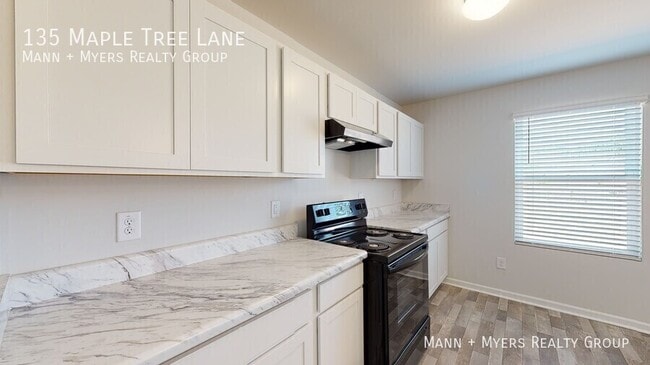 Building Photo - 135 Maple Tree Ln
