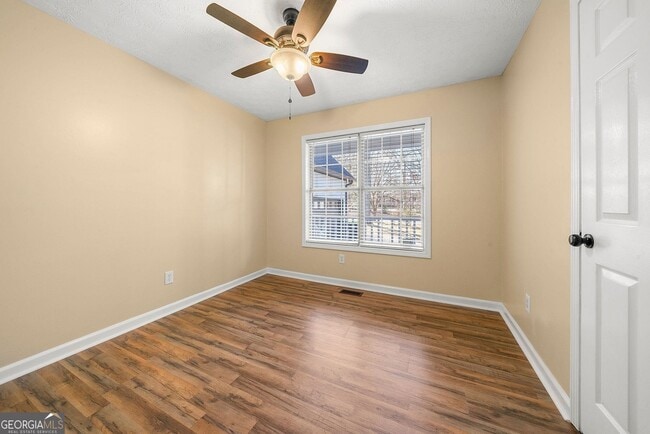 Building Photo - 198 Lakeview Dr