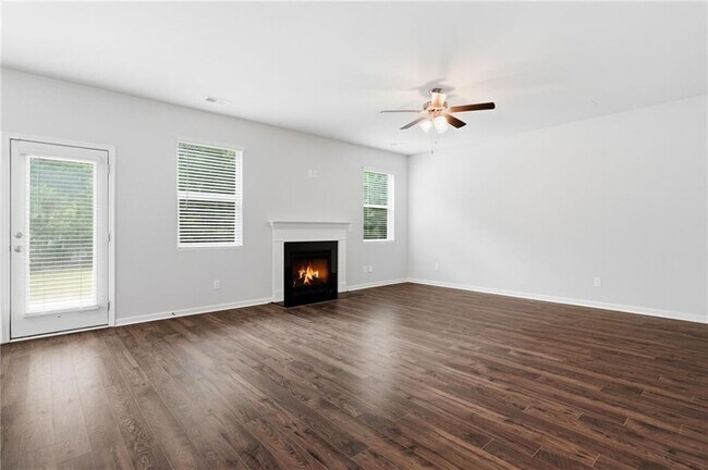 Building Photo - 3132 Hawthorn Farm Blvd