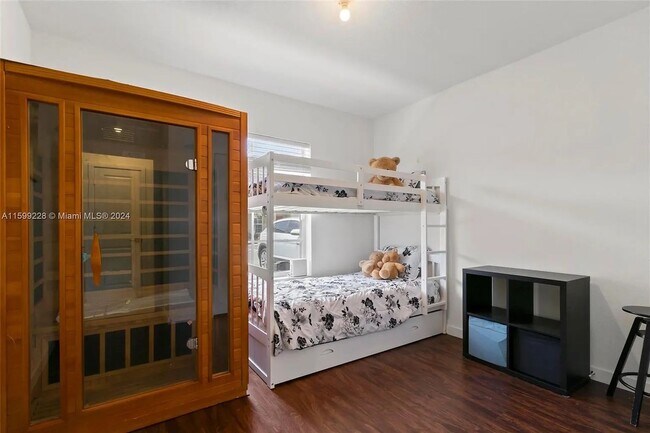 Building Photo - 389 NE 5th Pl