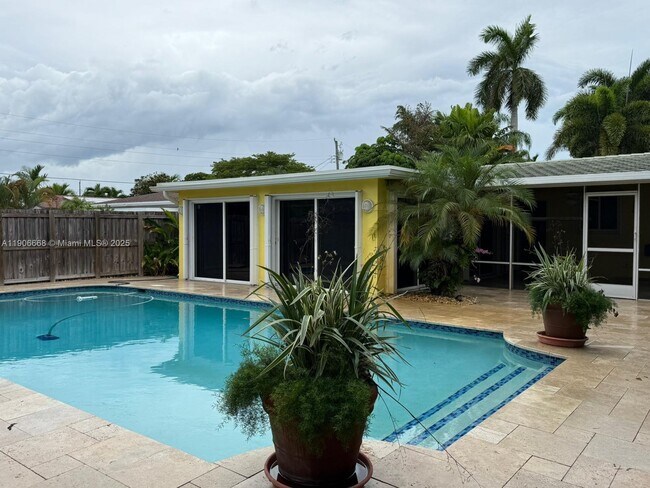 Primary Photo - 1728 NE 39th St