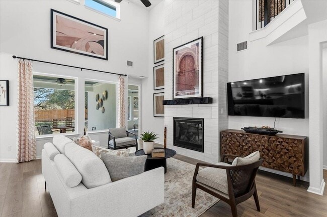 Building Photo - 212 Barton Oak Trl