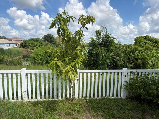 Building Photo - 11340 Southwind Lake Dr