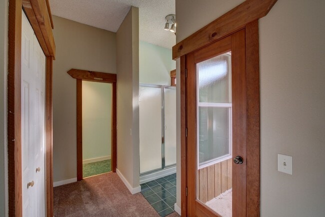 Building Photo - 3bd/2.5ba Edmonds Home