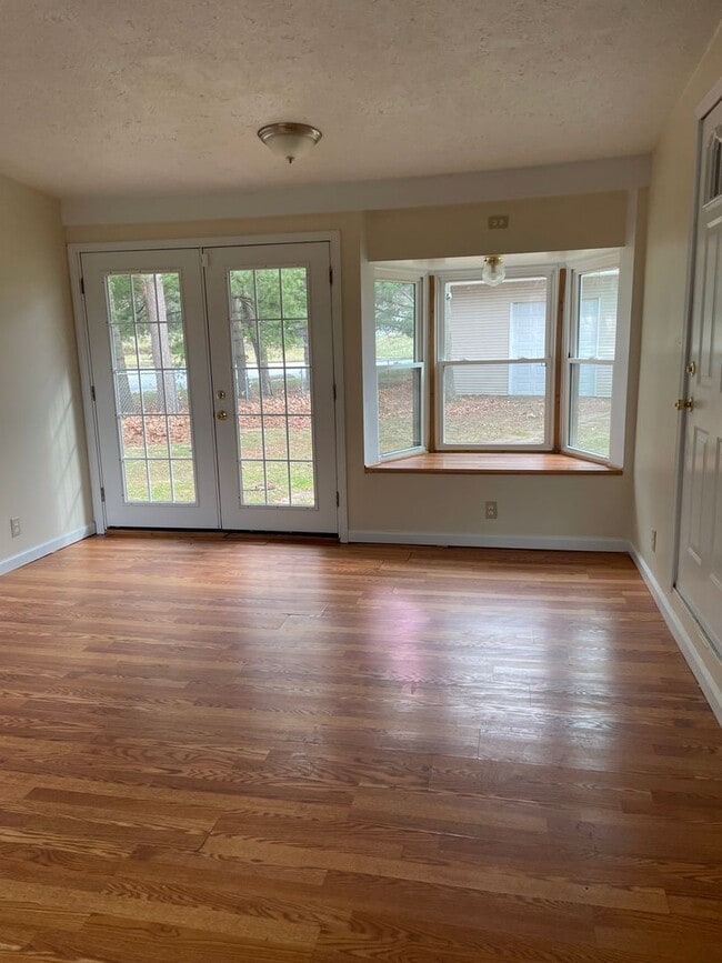 Building Photo - 8986 King Graves Rd NE