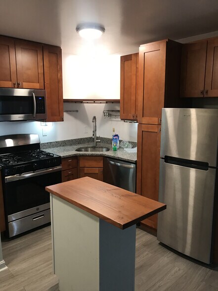 Building Photo - 1013 St Paul St