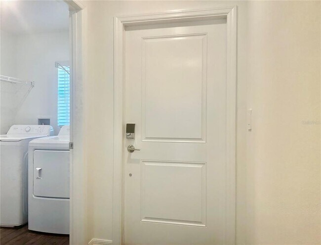 Building Photo - 3697 NE 32nd Ct