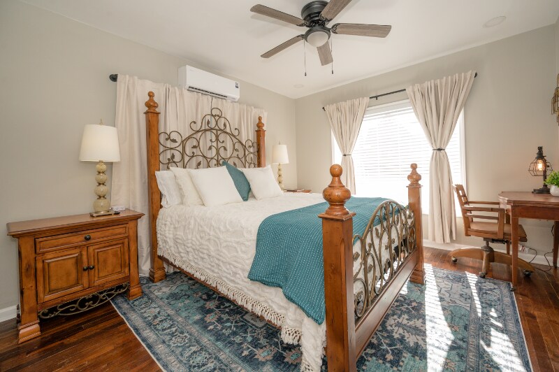 Building Photo - 611 W Houston St