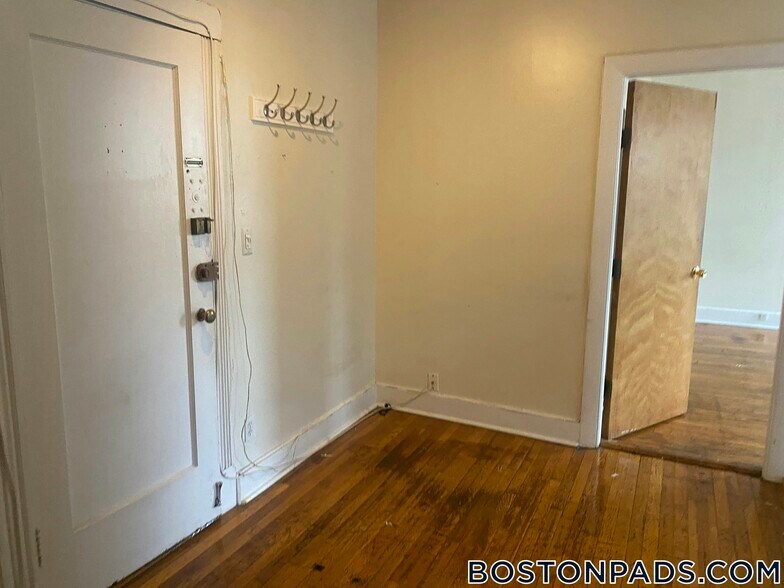 Building Photo - 126 Warren St