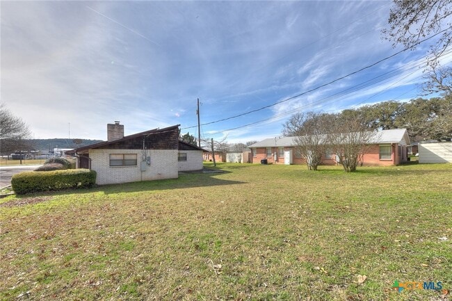 Building Photo - 818 Lois St